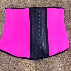 Pink waist trainer 💗